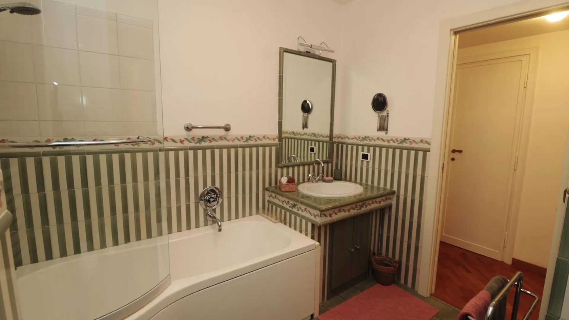 Luminoso E Accogliente Appartamento Con Giardino - Battistini Rome Appartement